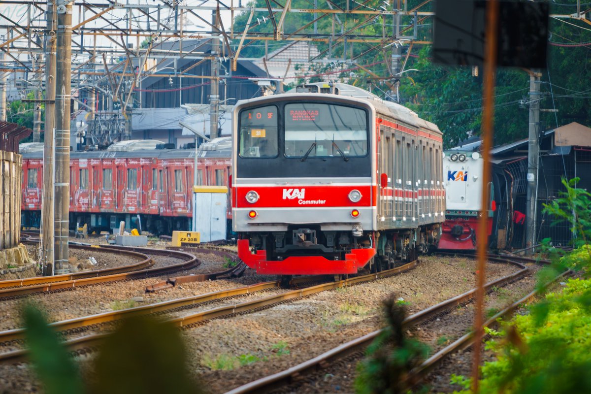 _RiyanRK's tweet photo. Transportasi yang menghubungkanku ke Off-Air/Konser dan Travelling di berbagai kota🥺
Selamat HUT Ke-81 KAI !!
@KAI121 @CommuterLine
#AyoNaikKereta
#KAI81 https://t.co/FsjxQml60y