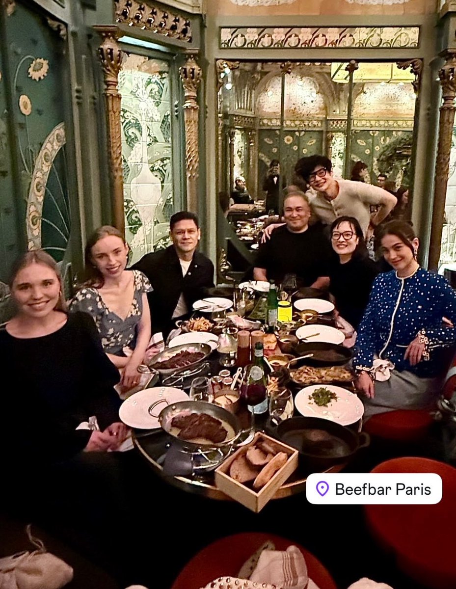 annecurtispls's tweet photo. PARIS! 🇫🇷 https://t.co/TnNnm5r8Og