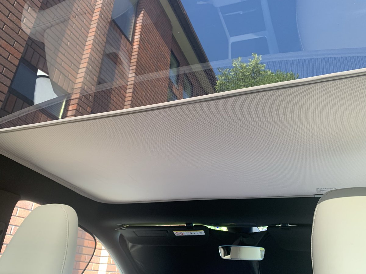 39_Tesla55's tweet photo. テスラ🚗シート日焼け対策のため、取り寄せたルーフシェード✨細かい作業が苦手な私でも出来た！長旅にあって良かった😊
✨【HALOBLKマグネットタイプ】✨
#テスラ
#ルーフシェード
#HALOBLK 

https://t.co/KizrEb5Nf2 https://t.co/KQ6BhL0Xu4