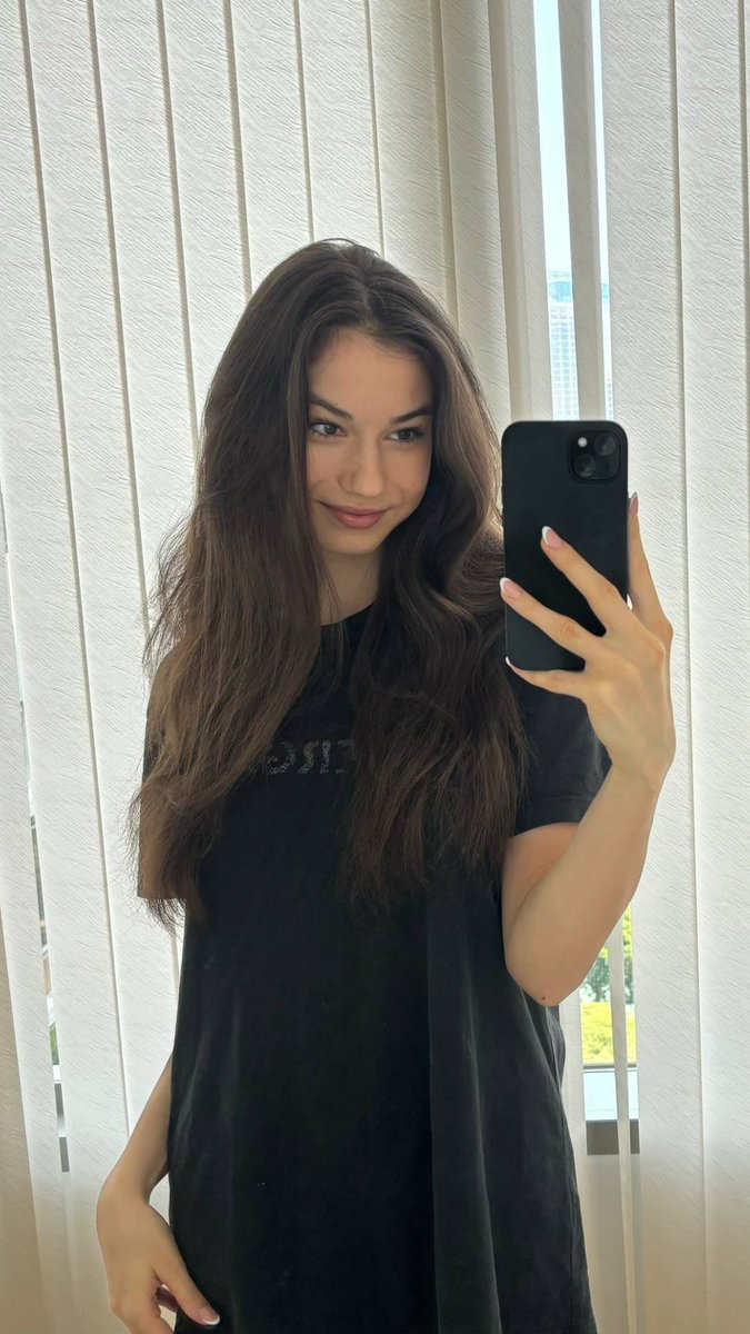 degengirlgem's tweet photo. Look into my eyes and tell me what you see 👀 https://t.co/6yNLoxUsua