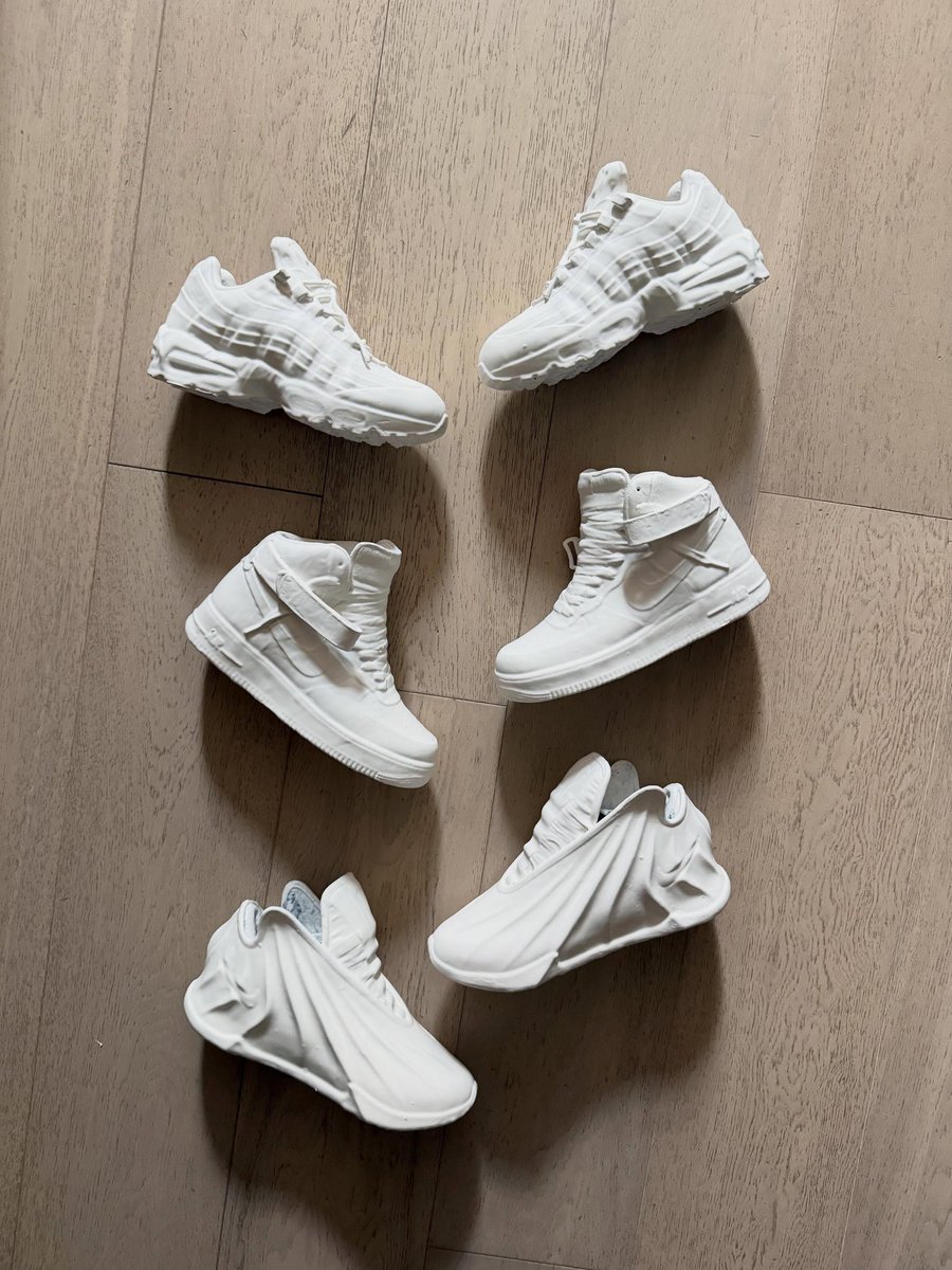 uppersnkrs's tweet photo. Yeat x Nike : une collab entre le rappeur et la marque au swoosh arrive avec un pack de paires full white appelé "Cocoon Air" ☁️ https://t.co/0Powv1CpLb