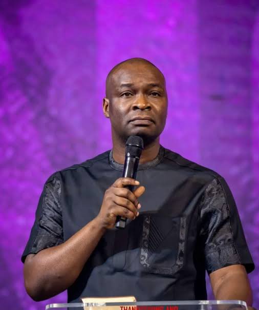 instablog9ja's tweet photo. “I’m not a Prophet of d%om, but I’m seeing a high-ranking politician in this nation. His time is up. I’m seeing him going. I’m seeing people gather to b¥ry the person.” — Apostle Joshua Selman https://t.co/wVytiBL8jp
