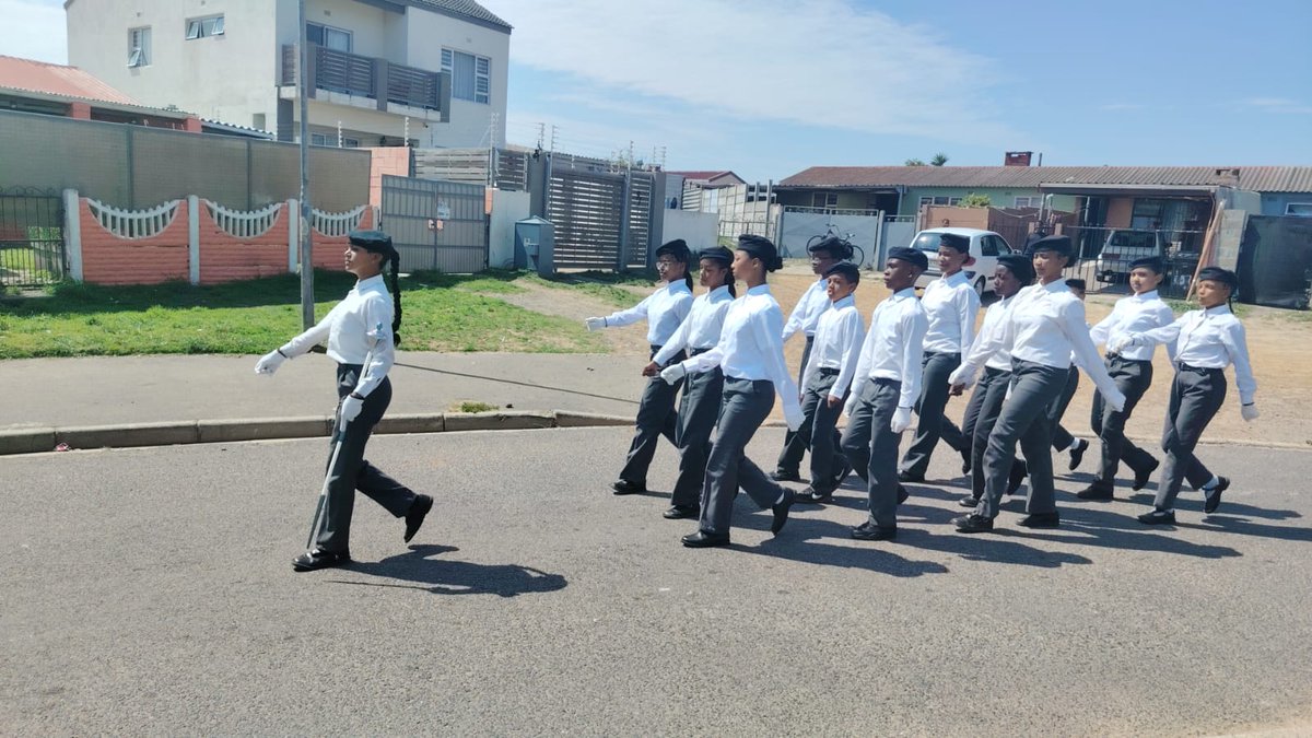SAPoliceService's tweet photo. #sapsWC [STEENBERG SAPS JUNIOR COMMISSIONERS PROJECT – SPRING DAY – SPORTS AGAINST CRIME AT SULLIVAN PRIMARY SCHOOL]
Steenberg #SAPS, together with various stakeholders, held a Junior Commissioners Project, Spring Day #SportAgainstCrime event on Saturday, 26/09, at Sullivan Primary School in Steenberg.

A road march was held, followed by various activities and speeches, with the Junior Station Commander delivering the welcoming address.

Station Commanders from Steenberg and Lentegeur SAPS attended the event to support and witness the showcase. Other role players, such as Gershwins Production and Young OG CPT, entertained the crowd throughout the day. Modelling and bodybuilding competitions also took centre stage.

Together, SAPS and communities can work together to fight crime through sport and positive community engagement. #YouthEmpowerment #CommunityOutreach ME
