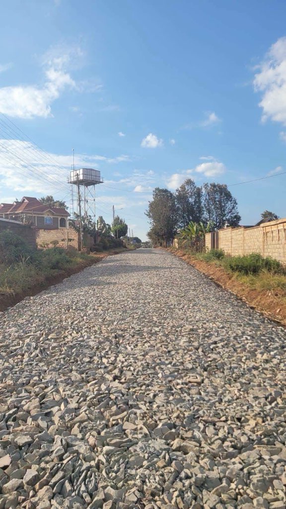 _wandaka's tweet photo. This is Kenol–Kathanji Estate, Maragwa. Smart City work on the ground.
Roads being opened, drainage going in, the estate getting a proper face. Same programme that has already lifted Kenol, Maragua and other centres — cabros, lights, access, a town you can actually live and trade in.
Governor Irungu Kang’ata’s Smart City Programme is not a slogan. It’s stone on the ground.
#SmartCity #Kenol #KathanjiEstate #Maragwa #MurangaCounty #IrunguKangata #HonKangata #FulfillingTheManifesto