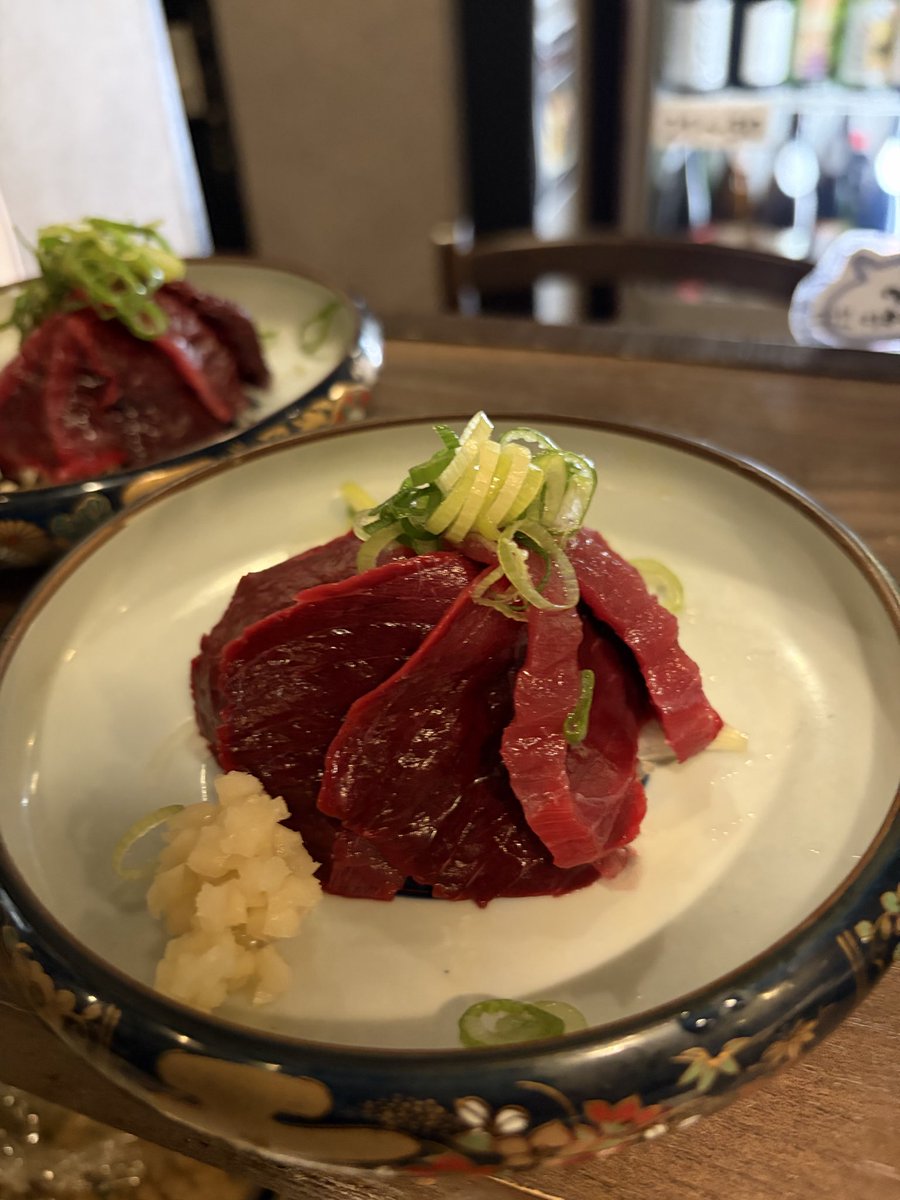 hirokiueeda's tweet photo. 本日限定
海のレバ刺し風
ありますよ。
生本マグロの血合のお刺身です。
鮮度バキバキの今日しか食べれません。
このワイルドな旨味を食べて
生きてる！！って実感してください。
海のレバ刺しに「今度」はありません！
今日だけです。
今を生きる！！ https://t.co/6MlU7uSsyd