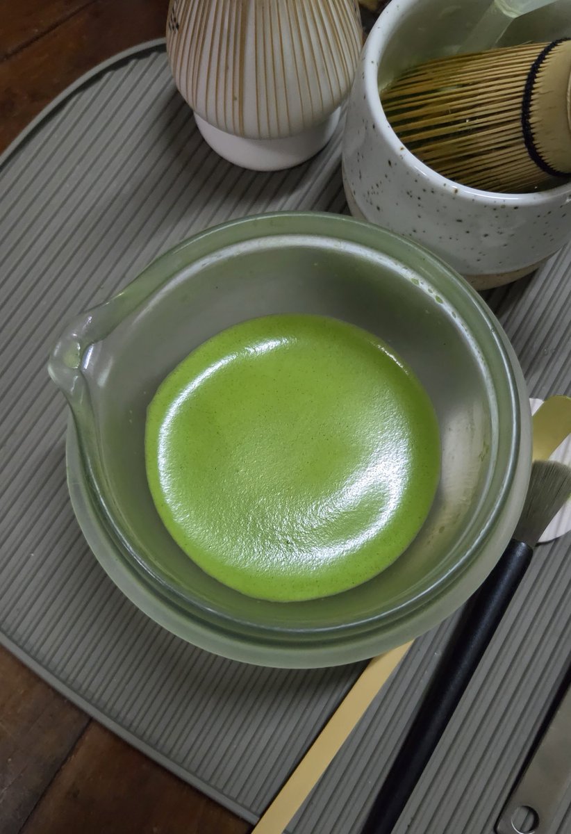 y_worra's tweet photo. กิจกรรมยามว่าง 🍵💚
ตีมัตจะให้ PT เป็นอะไรที่มีความสุขทุกครั้งที่ได้ทำ 🥰
กลิ่นมัตจะหอม ๆ
ฟองนุ่ม ๆ เนียน ๆ
น่ากินทุกแก้วเลย 😋
ส่วน PT…เป็นคนช่วยลดสต็อก 😂
เพราะอยากเปิด กป. ใหม่แล้ววว 😬
#MyMatchaDiary https://t.co/n2GWqjGIfW