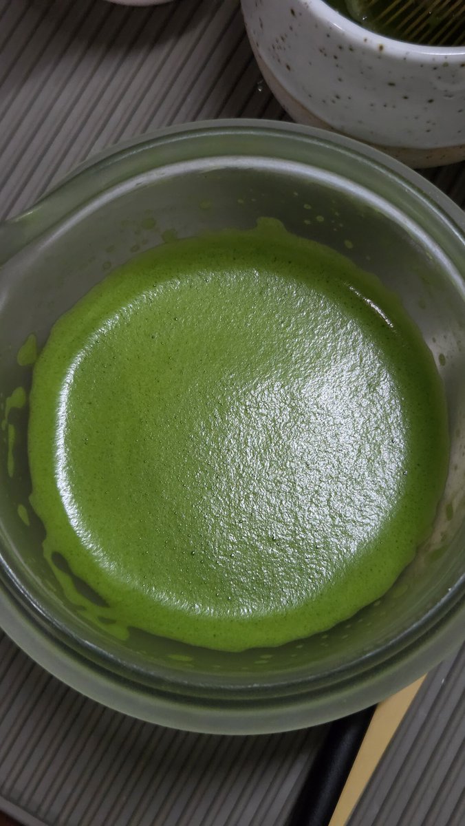 y_worra's tweet photo. กิจกรรมยามว่าง 🍵💚
ตีมัตจะให้ PT เป็นอะไรที่มีความสุขทุกครั้งที่ได้ทำ 🥰
กลิ่นมัตจะหอม ๆ
ฟองนุ่ม ๆ เนียน ๆ
น่ากินทุกแก้วเลย 😋
ส่วน PT…เป็นคนช่วยลดสต็อก 😂
เพราะอยากเปิด กป. ใหม่แล้ววว 😬
#MyMatchaDiary https://t.co/n2GWqjGIfW