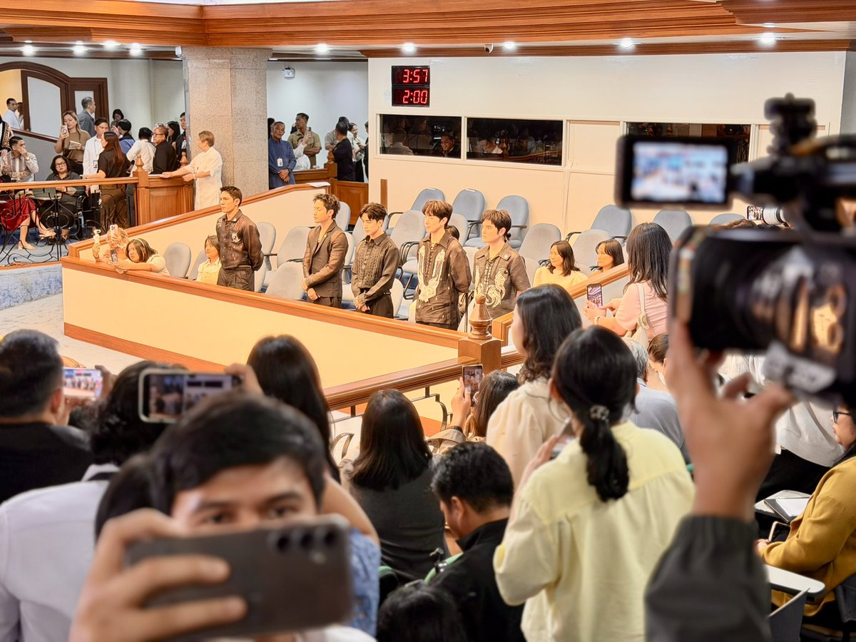 gmanews's tweet photo. LOOK: The Senate session is packed as P-pop group SB19 is formally recognized for their historic Lollapalooza performance and their contribution to the Philippine music industry.

The recognition is pursuant to Senate Resolution No. 545, filed by Sen. Bam Aquino. | via @raffytima 

Visit https://t.co/KqDTBMbTQD for more updates.