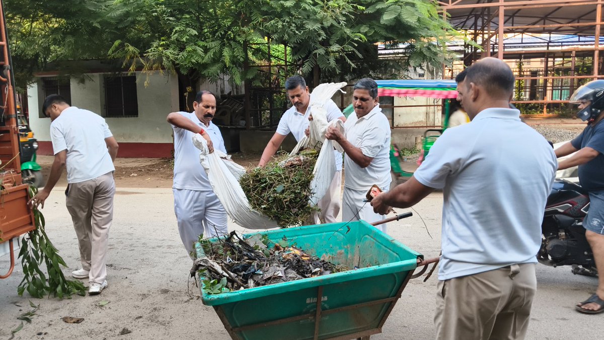 CRPFBIHARSECTOR's tweet photo. आज दि. 28 सितंबर 2026 को बिहार सेक्टर मुख्या. में, 'स्वच्छता ही सेवा' सफाई अभियान का आयोजन श्री राज कुमार, महानिरीक्षक के कुशल मार्गदर्शन में संपन्न हुआ। इस मौके पर  सभी अधिकारीगणों और कार्मिकों ने पूरे उत्साह के साथ श्रमदान किया और परिसर की साफ-सफाई की एवं लोगों को जागरूक किया। https://t.co/9HdvbJIvpM