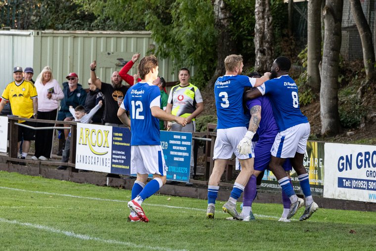 TelfordTownFC's tweet photo. MAKING MEMORIES COUNT – THANK YOU TO OUR SPONSORS #Pitchero #afcbrignorth #macroncup #macron #penatlies #shootout #sponsor #advertise #thecup #football #nwcfl #upset
https://t.co/PgYCHWy2lv https://t.co/LJLUK0C0NZ