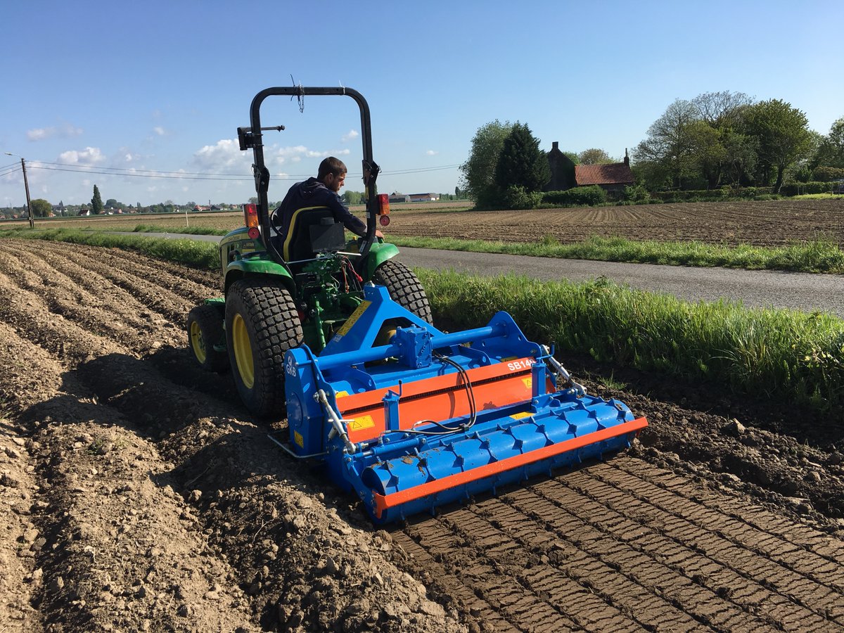 GKBmachines's tweet photo. Creating the perfect lawn or playing surface begins with getting the ground preparations right ✅

The GKB Stoneburier sieves the soil, removing weeds and stones and replaces the good quality topsoil, creating an ideal seed bed. 

Learn more 👉 https://t.co/rFVL69t9mR https://t.co/6imL0wViXl