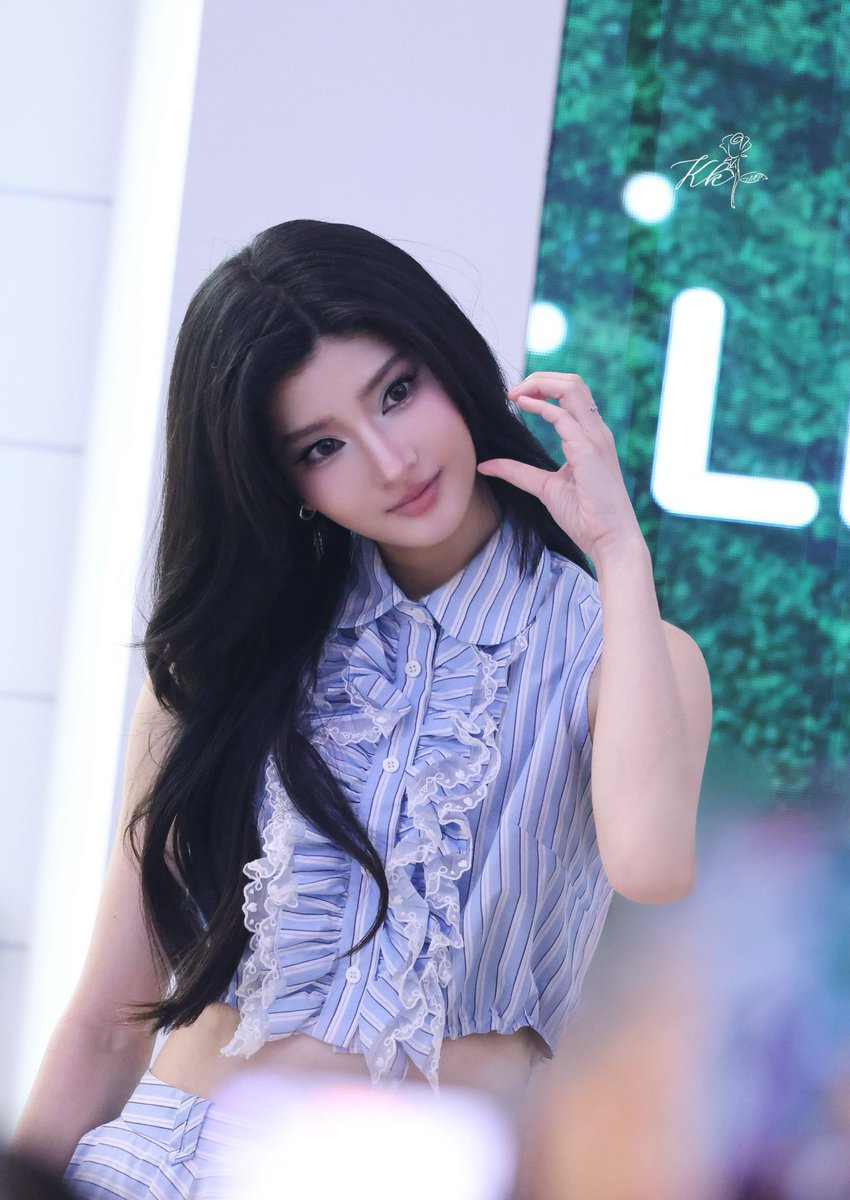 Kk_mpkk's tweet photo. Princess👑🩵🫶🏻👋🏻

BLEJIE AT CROCS STORE OPEN CTW
#mable_siriwalee 
#Blejie
#CrocsthxBleJie
#Crocsth
#Crocscentralworld https://t.co/6znCy54yp3