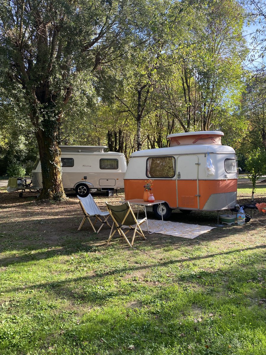 slot070's tweet photo. Op reis met mijn #Eribatroll caravan in het zuiden 😎
Onderweg kom je vanalles tegen, zoals klassieke  #Eribapuck van 1974.
#goedleven #rustigaan https://t.co/W4n2COS7eO