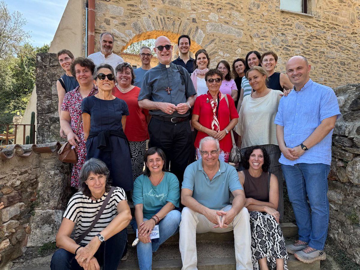 fraoctavi's tweet photo. "Vosaltres, creients i professionals de la sanitat, trobeu en Crist la vostra fortalesa, aquell amor que consola i que està ple d’afecte entranyable i de compassió"
Dissabte al matí, missa per als professionals de la salut a l'ermita dels Sants Metges de Sant Julià de Ramis. https://t.co/4ejNgN9ryl