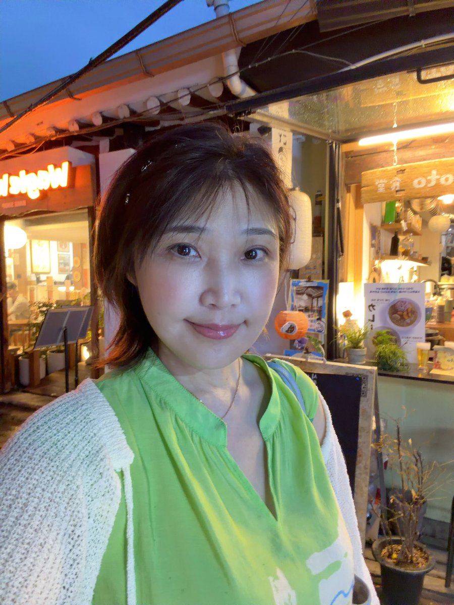 mimimkmq2's tweet photo. 本日、アフターケア1回目終了
クリームを塗ってもらい
あご付近にボトックス
（頬を下に引っ張る筋肉を抑えるためかな？）
傷あとレーザー
チクッと痛かったけど一瞬

カクミノ先生に顔を確認して頂き
「うまくいってる」と言ってもらえて嬉しい
まだ腫れもありますが安心しました

4日間遊びました https://t.co/6ddR73gnkh