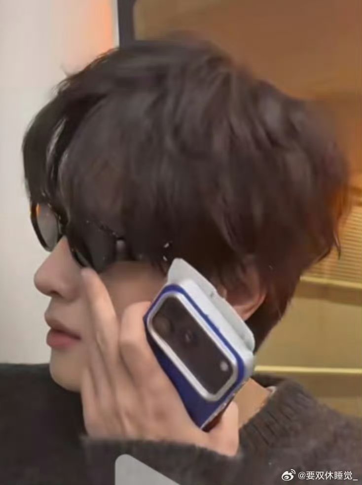 minwonnwoo's tweet photo. ZhanCheng x ip18 🖤🩵 https://t.co/GJ3NV4oRvI