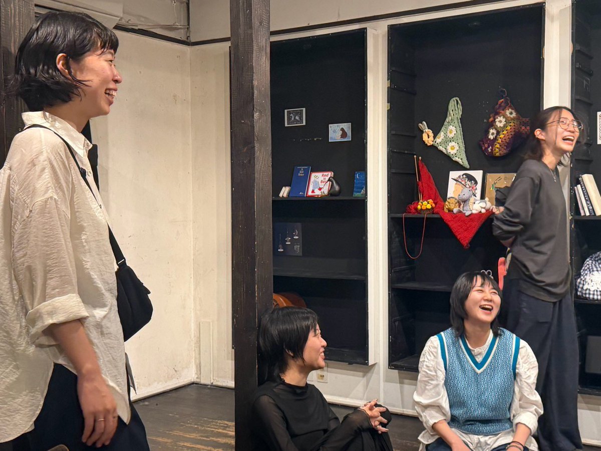maho_nisawa's tweet photo. 5年ぶり、3回目となる一人芝居企画〈部屋〉が終演しました🪑

なんで始まる前はあんなにナーバスだったんだろう、と不思議に思っちゃうくらい、楽しくて幸せな公演でした。

素敵な人たちに囲まれて、贅沢な一人芝居を何度もみせてもらえて。

まど劇を始めて本当によかったって心の底から思えました💐 https://t.co/HIsuZvYtqL