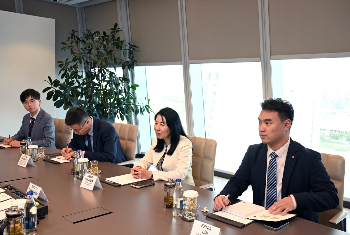 azpromoaz's tweet photo. İqtisadiyyat naziri Mikayıl Cabbarov “Silk Road Fund”un idarəedici direktoru Deng Jinghua ilə görüşüb.

Ətraflı - https://t.co/WGZ2tdMkXG

#EconomyAz #AZPROMO #AIIF2026 https://t.co/1GIpR2LW50