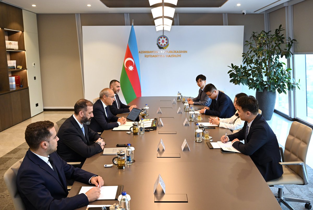 azpromoaz's tweet photo. İqtisadiyyat naziri Mikayıl Cabbarov “Silk Road Fund”un idarəedici direktoru Deng Jinghua ilə görüşüb.

Ətraflı - https://t.co/WGZ2tdMkXG

#EconomyAz #AZPROMO #AIIF2026 https://t.co/1GIpR2LW50