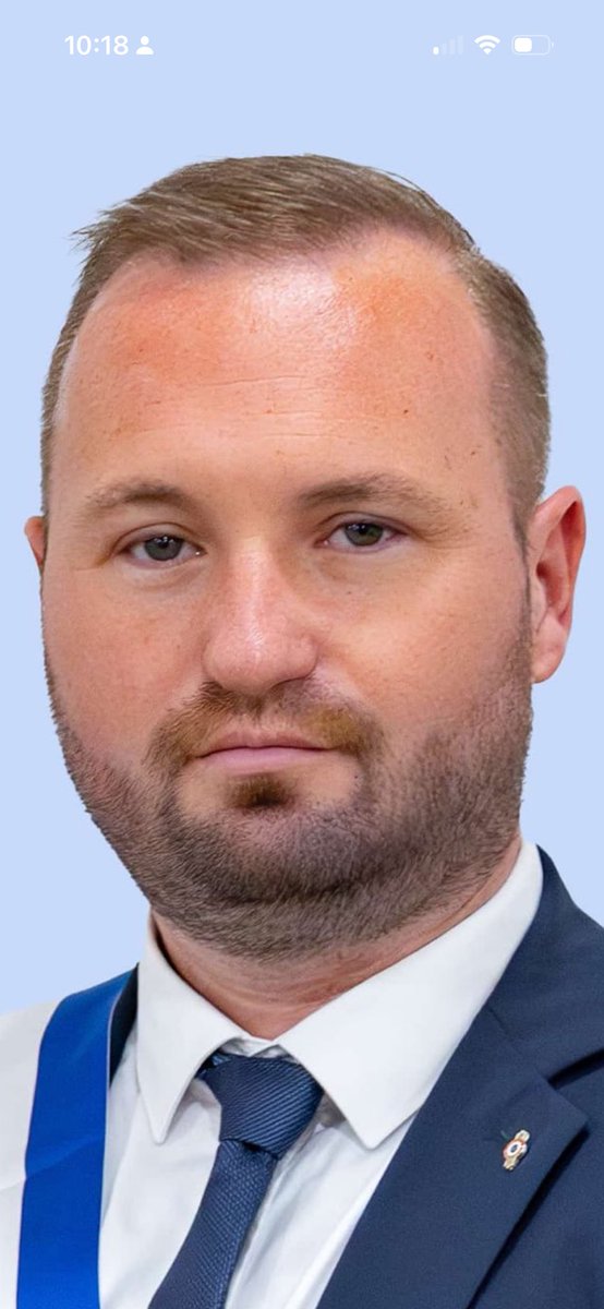 Inaribeard's tweet photo. @Brevesdepresse Toujours le même stéréotype de frustré, grasouillet qui rejette ses peurs frustrations fantasmes et autres dénis sur les autres. Des clones. On peut rire des rires des stéréotypes d eg mais ceux d ed font carrément peur https://t.co/R38xp8MLI5
