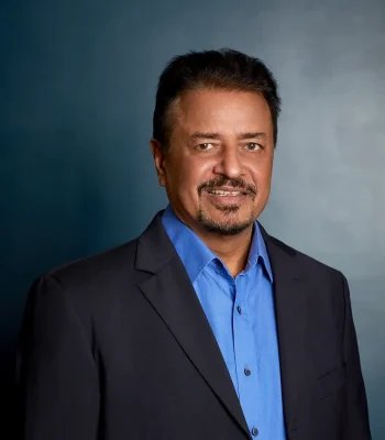 navneet_mundhra's tweet photo. BREAKING: Income Tax Department is conducting simultaneous raids at 12 locations of various Bollywood personalities.
Noted producers such as #VashuBhagnani and Panorama Studios' #KumarMangatPathak are among those being searched.
The raids are apparently pertaining to alleged overseas fund transfers connected to several film projects.
IT teams are examining documents, financial records and transactions into the alleged overseas financial dealings.
STAY TUNED FOR MORE UPDATES