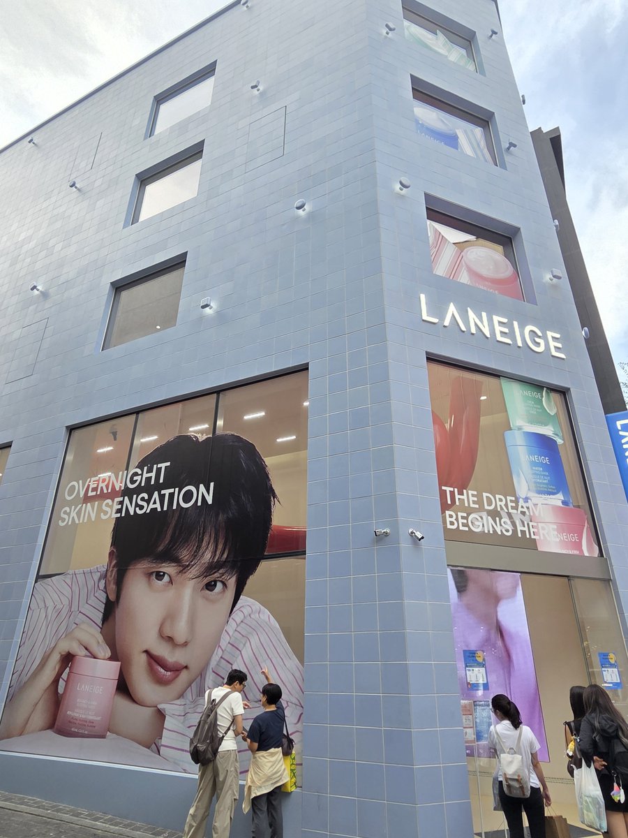 choehyeonj99974's tweet photo. 오늘의 목적 커다란 석지니 만나기
석지나아아~~~ 너무조으다..💗

JIN LANEIGE WORLD SLEEP TOUR
JIN LANEIGE GLOBAL AMBASSADOR
#JinxLaneige #Laneige @Laneige_kr
#방탄소년단진 #진 #BTSJIN #JIN https://t.co/2Ll5wc7Fms
