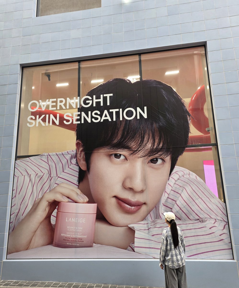 choehyeonj99974's tweet photo. 오늘의 목적 커다란 석지니 만나기
석지나아아~~~ 너무조으다..💗

JIN LANEIGE WORLD SLEEP TOUR
JIN LANEIGE GLOBAL AMBASSADOR
#JinxLaneige #Laneige @Laneige_kr
#방탄소년단진 #진 #BTSJIN #JIN https://t.co/2Ll5wc7Fms
