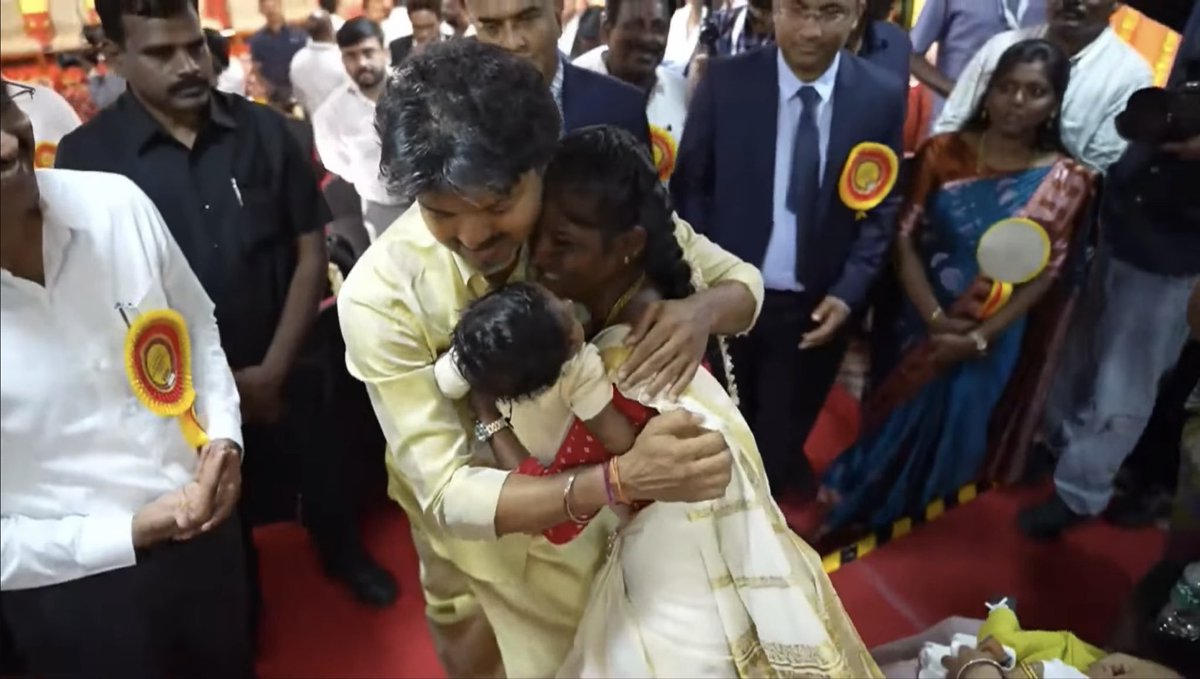 imkitcha's tweet photo. This Brother - Sister bonding not just today..
He built over this for last 30 years..
More to come... More to witnees in upcoming years..
இத புரிஞ்சிக்கிற மனப்பக்குவமும், தைரியமும் எதிரில் நிக்கற ஒருத்தனுக்கும் இல்லை என்பதே உண்மை.
#CMVijay
#Thaimaaman
#CMJosephVijay https://t.co/E53lndNNoJ