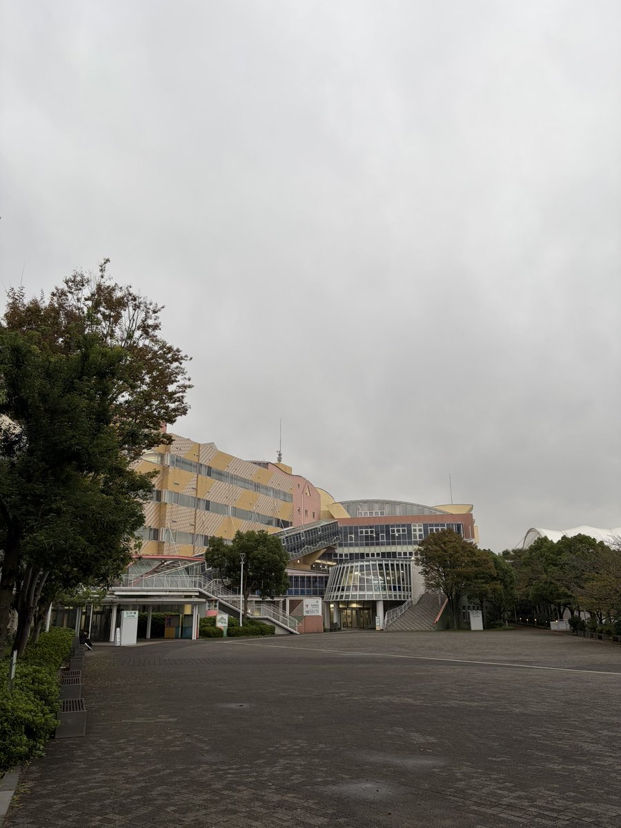 magapooTokyo's tweet photo. 久しぶりに国立オリンピック記念青少年総合センターセンターに来た。隣にある代々木公園はランニングクラブ練習によく来ましたね。こちらの食堂でお昼をいただきました。#参宮橋 https://t.co/VJrryt53SK