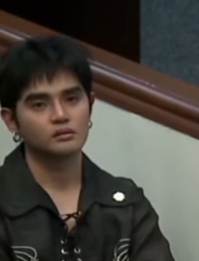Brittles4Pablo's tweet photo. Pablo’s emotions throughout Sen. Risa’s speech about the unfortunate incident involving a Philippine Air Force officer, who is also an A’TIN 🥺

MGA KABABAYAN SB19 SA SENADO
@SB19Official #SB19 
#SB19AprubadoSaSenado 
@imszmc #SB19_PABLO https://t.co/e6z55nJ8rb