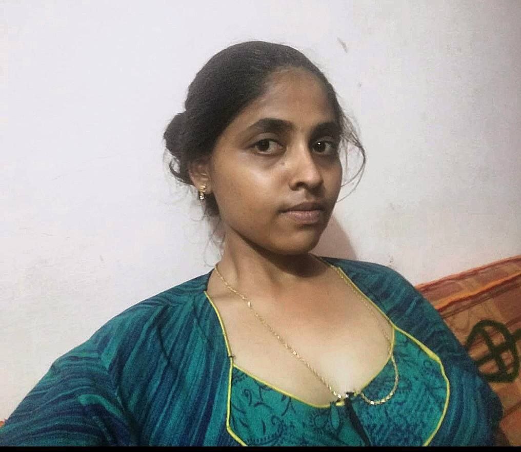 awkward10390's tweet photo. Friend oda dusky gf epdi irukaa🤤 avan phn la kedachuthu pics https://t.co/E3RK7yqU6a
