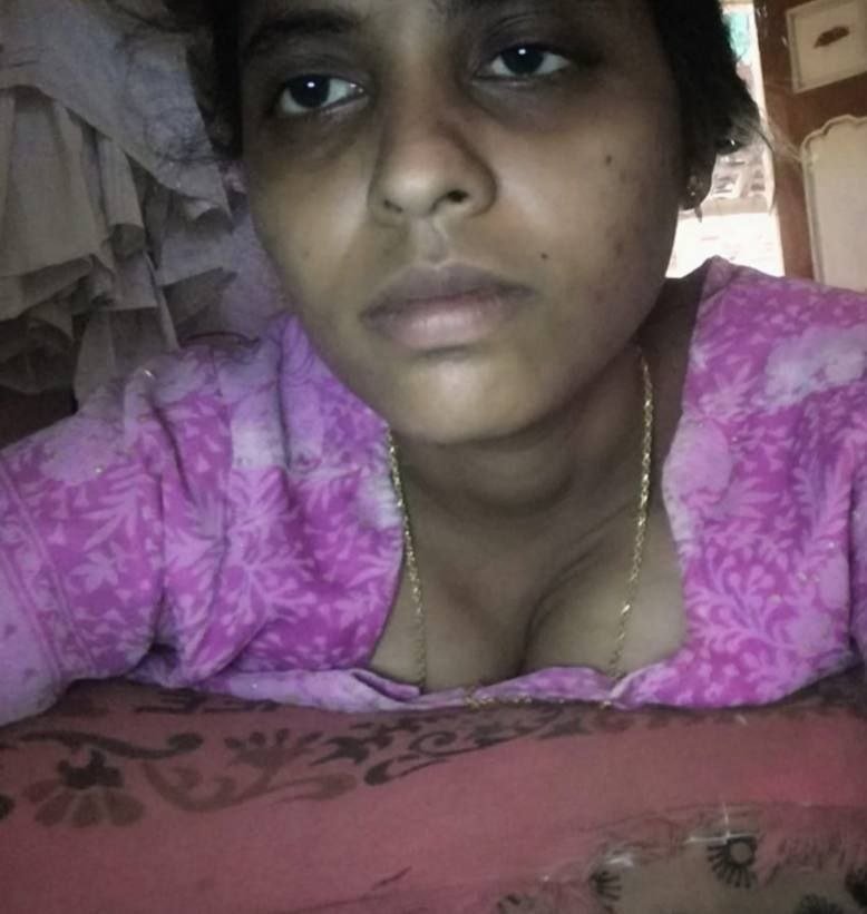 awkward10390's tweet photo. Friend oda dusky gf epdi irukaa🤤 avan phn la kedachuthu pics https://t.co/E3RK7yqU6a