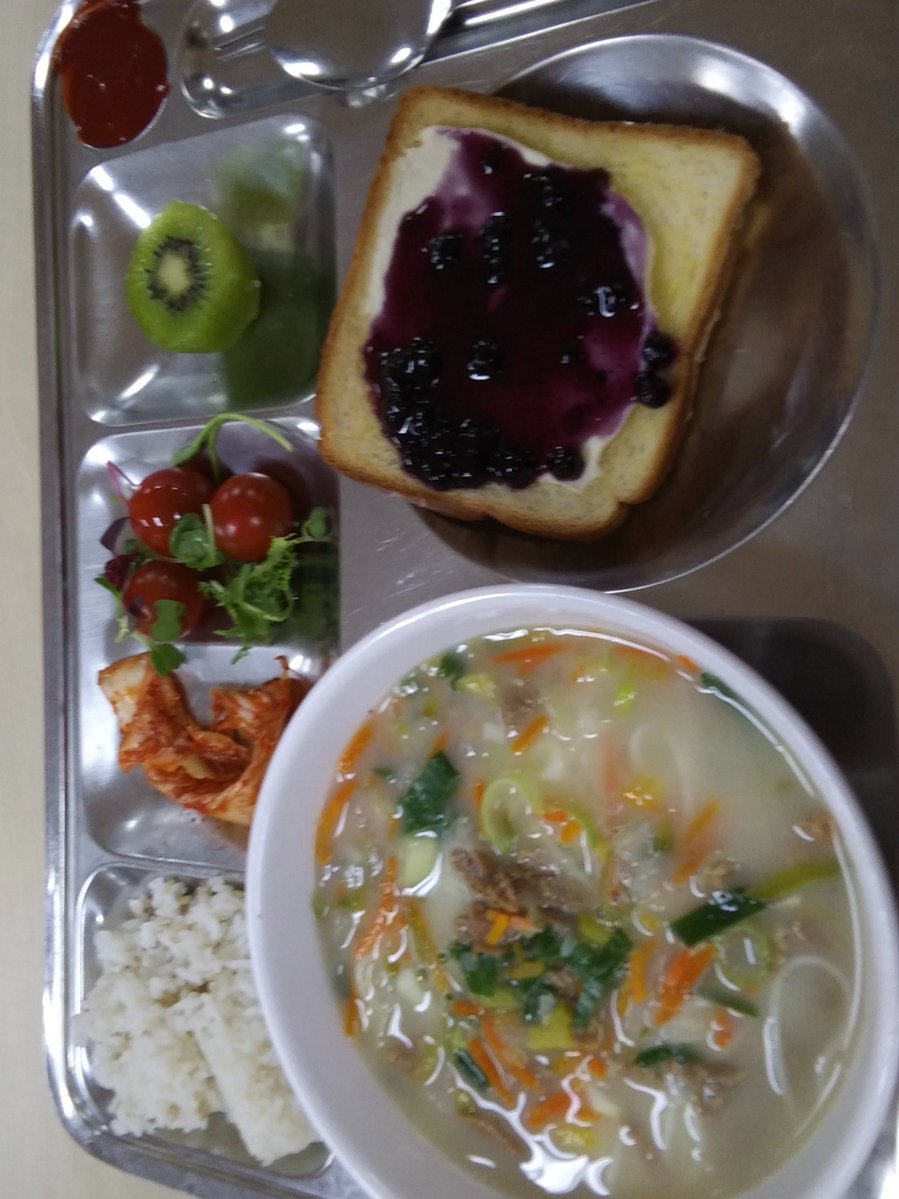 zicrice's tweet photo. 연휴가 왜 끝인지도 모르겠고
급식 먹던 때로 돌아가고 싶다 https://t.co/UOgkbH3TeX