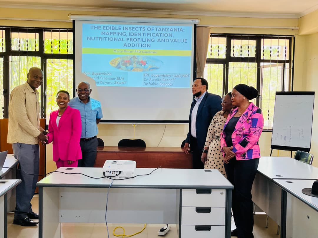 PasetRsif's tweet photo. 🎓 Congratulations to Dr Mercy Mmmari @PasetRsif  scholar at @SokoineU 🇹🇿, on successfully defending her PhD!
Her research explores Tanzania’s edible insects through mapping, identification and value addition.

👏 Well done, Dr Mmmari
#PhD #EdibleInsects #Innovation #FoodSecurity https://t.co/ztblTyecqO