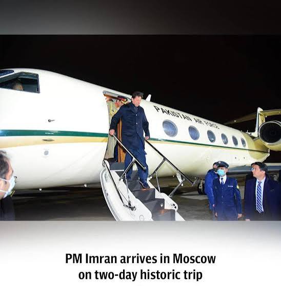 omar_quraishi's tweet photo. The many times then PM Imran Khan used commercial flights for overseas travel https://t.co/AF0OIQ9O3Y