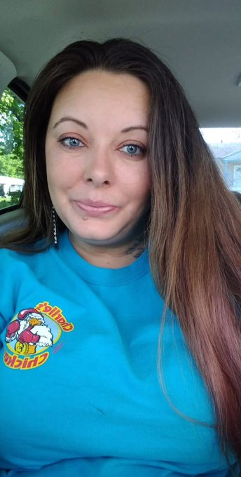 AnitaNenax's tweet photo. Would you accept a friend request from a 48 years old woman? https://t.co/elqrZrwMix