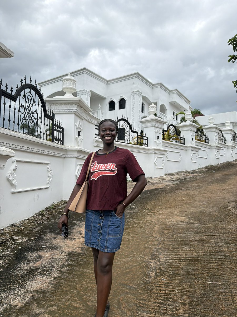 Efyakimora's tweet photo. This community/ Village in Nigeria shocked me! 

Welcome to Abriba, popularly known as “small London,” in Abia State, another beautiful Igbo land. 

What caught my attention was the number of huge, beautiful mansions scattered around the community. 

And here’s the interesting part: I was told that many of these houses belong to people living abroad, who return mainly during festive seasons.

Abriba people, is this true?
Anyone from Abriba here?