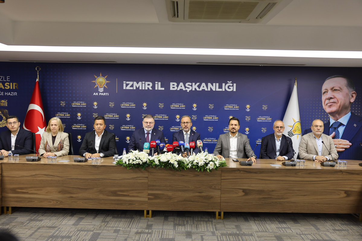Bilalsaygili's tweet photo. Önceki Dönem Gençlik ve Spor Bakanımız, İzmir Milletvekilimiz Sn. Dr. Mehmet Kasapoğlu ile birlikte İzmir’imizde gençlerimize yönelik çalışmalarımız, üniversitelerimiz ve öğrenci yurtlarına yerleştirme süreçlerine ilişkin değerlendirmelerimizi kamuoyuyla paylaştık.

Gençlerimizin eğitimden barınmaya her alanda yanında olmak, ihtiyaçlarına çözüm üretmek ve geleceklerine güçlü katkılar sunmak için çalışmalarımızı kararlılıkla sürdürüyoruz.

Gençlerimizin geleceği, İzmir’imizin geleceğidir.