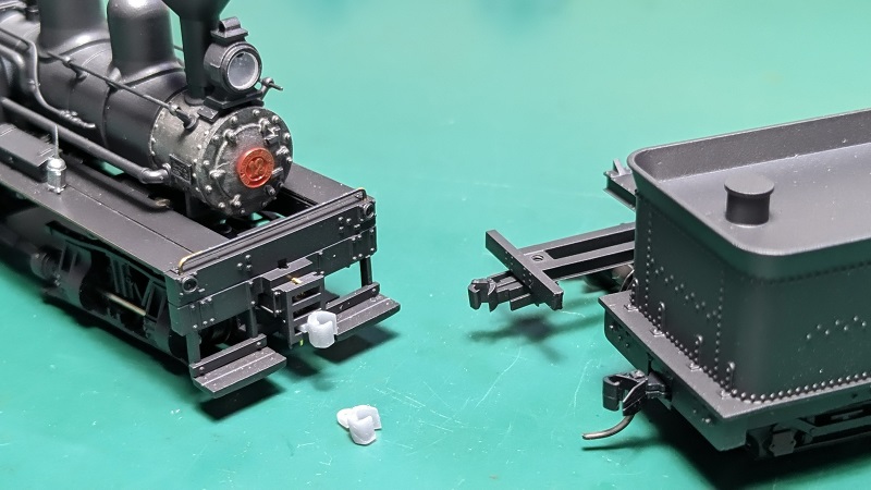 tomamodelworks's tweet photo. カプラーはリンク&amp;ピンへ差し込めるナックル型を作りました。マイクロトレインカプラーなどと連結できます。
またリンク&amp;ピンカプラーそのものを外してマイクロトレインカプラーへ交換もできます。 https://t.co/IDrgfGPO7Q