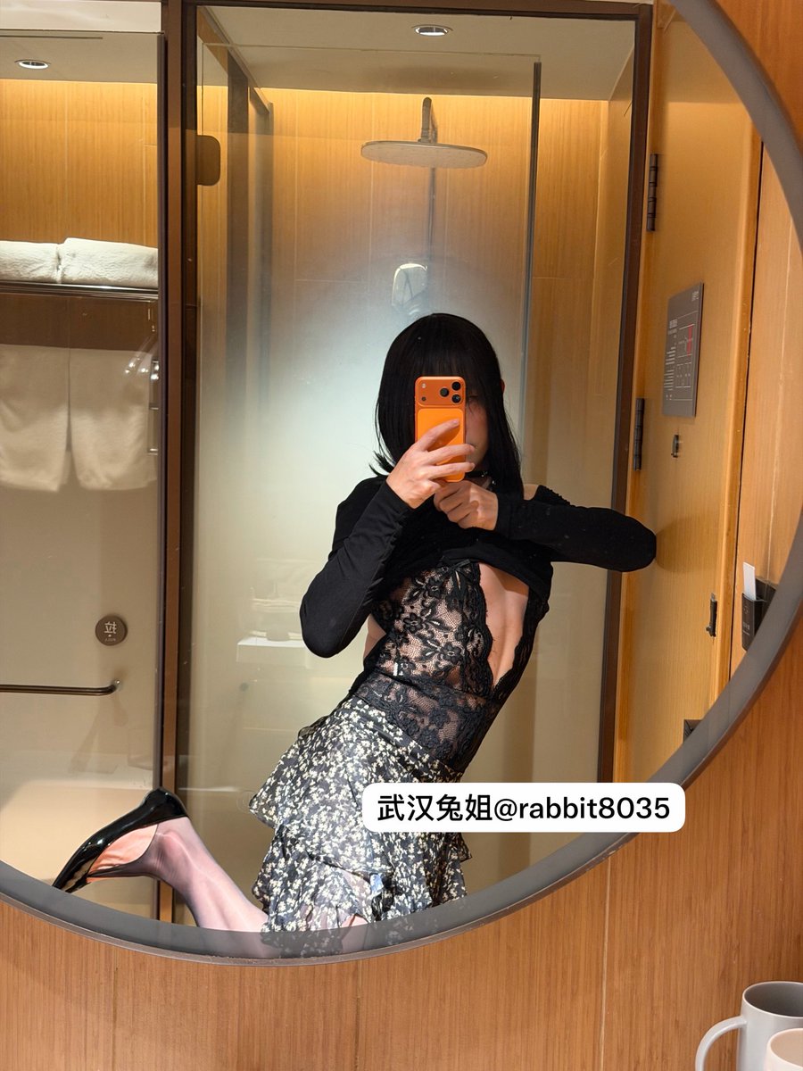 rabbit8035's tweet photo. 有人喜欢夹趾丝袜么，腰又变细了，这样就可以被哥哥双手握住腰，然后.. #伪娘 #CD https://t.co/Bzch2MtX9N