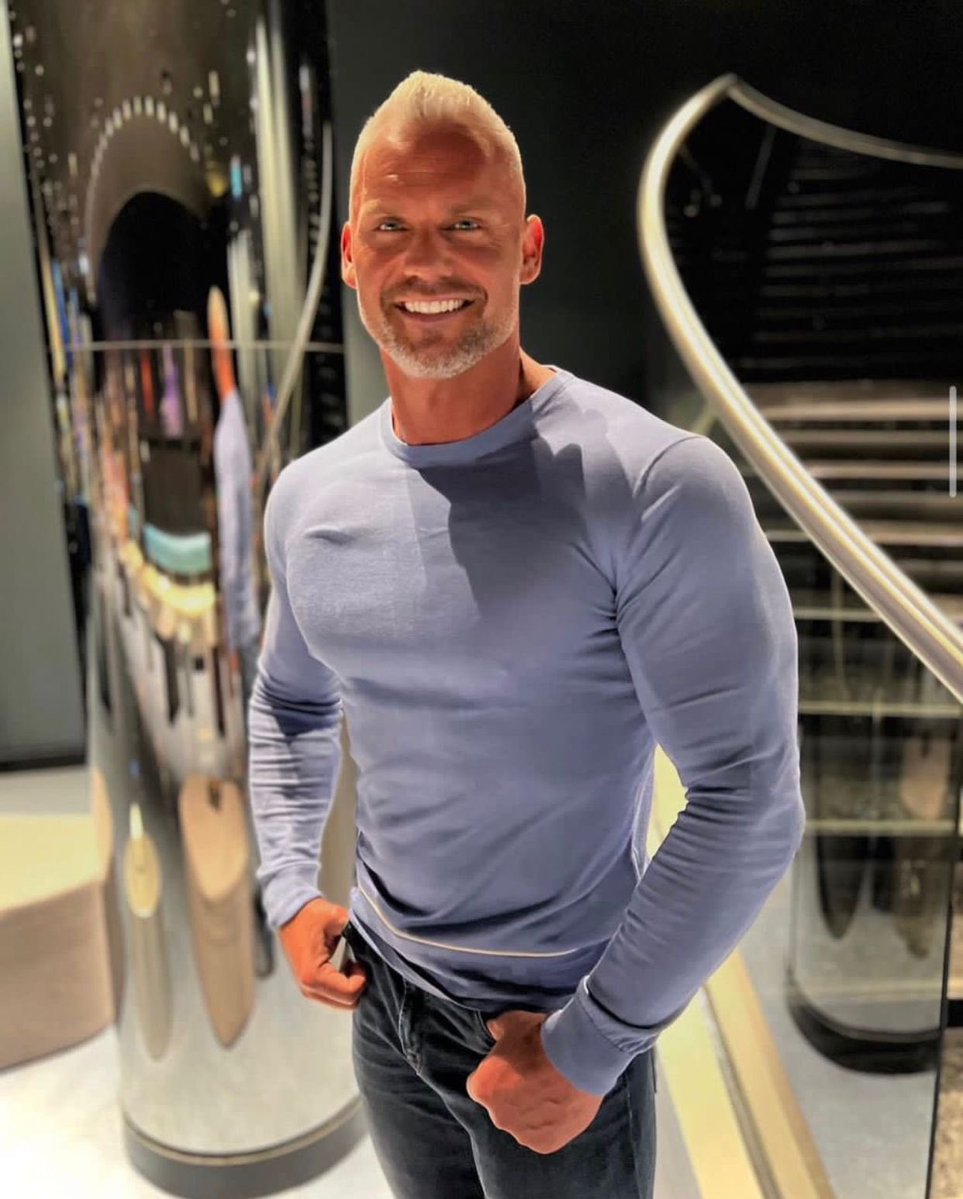 martinstone60's tweet photo. It’s 4:36 Am , love you 🥰 https://t.co/r59UeXePvE
