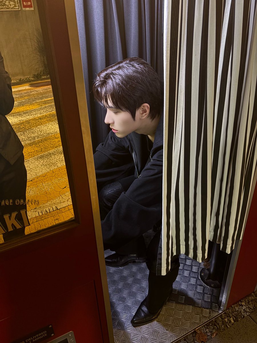 Clooooud_0615's tweet photo. 잘생겼다.. 윤석이 고마워🫢 https://t.co/TWjuxIU1tN