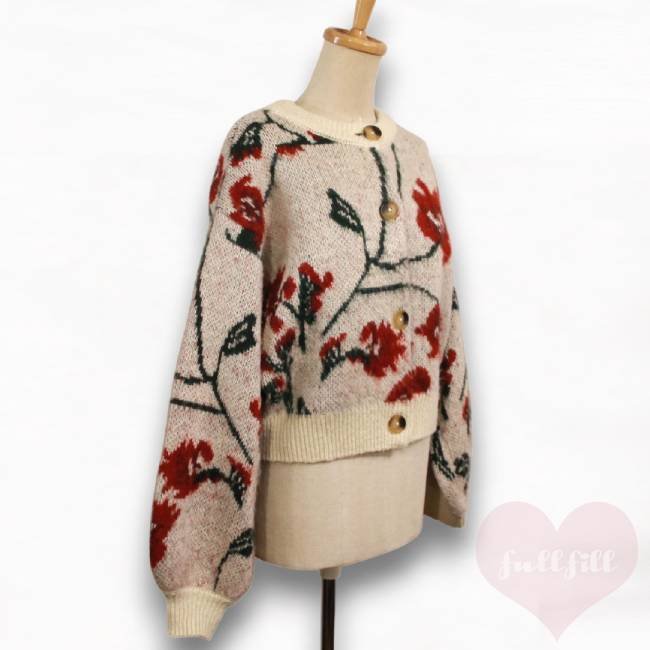 lovefullfill's tweet photo. 赤いお花刺繍が可愛い、
ふんわり袖のニットカーディガン❤️🧶

クリーム×レッドの配色が
レトロであたたかい雰囲気。

きちんとでも、ざっくりでも羽織るアイテムです。  

🛒 https://t.co/yCxc4KXtme https://t.co/JeLa9drAVn