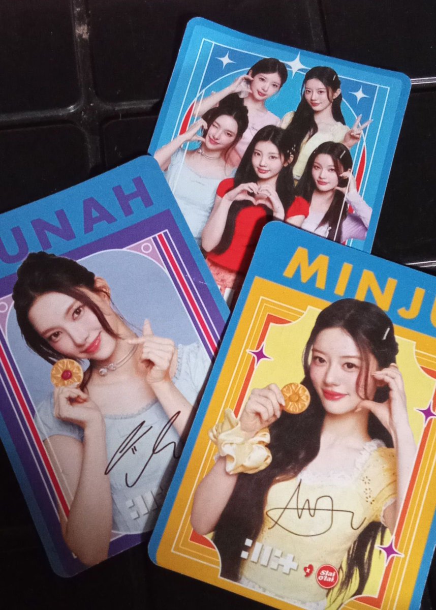 meisunflower42's tweet photo. Dikasih ini sama temenku❤️💙💚💛💜, langsung dapet yunju wkwkwkwk. Jujur gak expect photocard nya gede banget, gak kaya photocard biasanya😭
#ILLITSukaSlaiOlai https://t.co/nLpz7N4JX3