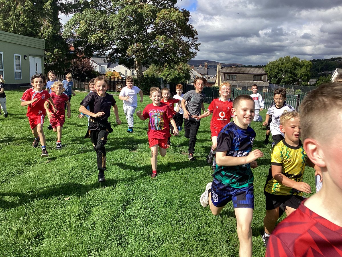 Melislpw's tweet photo. Year 4 Cross Country! Well done everyone! https://t.co/xPdI9dXJZt