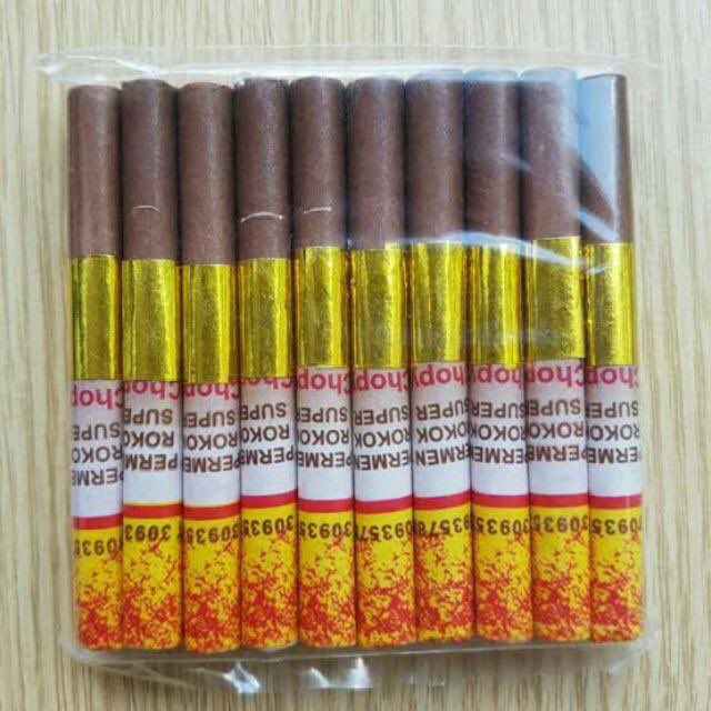 aracisoyo's tweet photo. Jangan kaget ya, aku sebenarnya merokok.
Ini rokokku, kalau kalian rokoknya apa? https://t.co/KUSJHu9ZyV