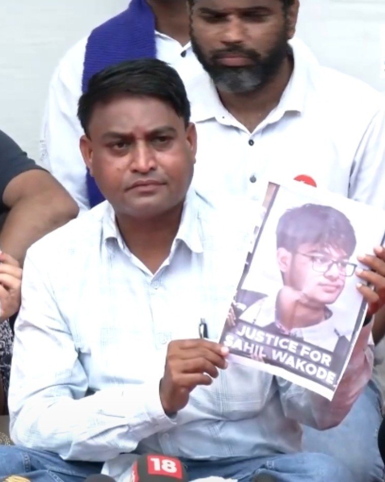 ambedkariteIND's tweet photo. #IITBombay Sahil Wakode’s father and mother have begun an indefinite hunger strike at Azad Maidan, demanding the arrest of Professor Doolla and the Director of IIT Bombay. They allege that both are responsible for their son’s death.

We stands in solidarity with Sahil Wakode’s family and supports their demand for a fair, impartial and thorough investigation into the circumstances surrounding his death.