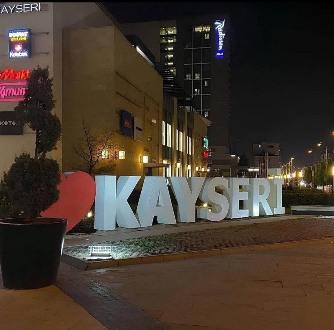 Kayseribyn's tweet photo. Yeni Kayseri....
Eskiden daha zeki aklı başında insanlar vardı, dilli konuşkan
Şimdi ki lerde maalesef dil yok konuşamıyorlar, o yüzdende Bi arada olmuyoruz, bu tür insanlara da ihtiyaç duymuyoruz.
Km lerce yol yapıp gelenlerle
Boş boş msj yazan aynımıdır.
Dolu insanlar!!!!!! https://t.co/zi8hvOiIon