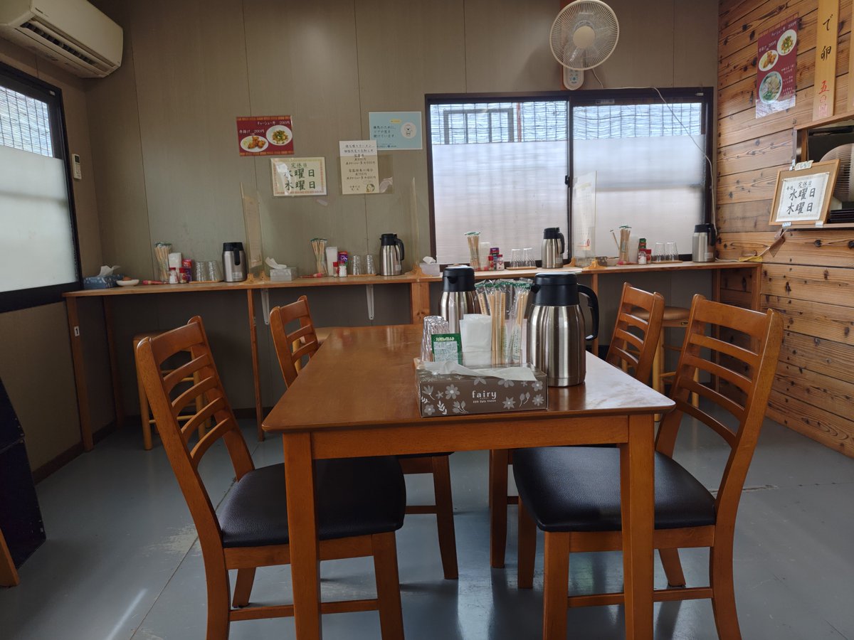 kishuPANDA's tweet photo. 中華そば　茂丸
その昔　小雑賀で　バスらーめんしてた見たい　何十年が過ぎ　再営業
再オープンは　３年くらい前かな
最近ちょこっと来店多いかなって　
だって　うまいもん　しゃぁないやん
マジで　うましらー　コスパええし
出汁が　和歌山ラーメンしてるもん
めしも最高やで https://t.co/xKBrKiND6j