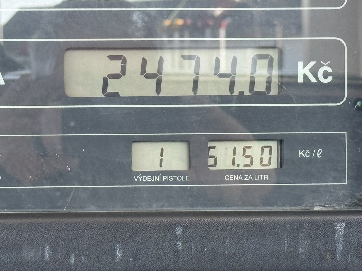 Jelinek_K_JUDr's tweet photo. Chci zpět Fialovu bídu. Ta Babišova se dost prodražuje. https://t.co/pVre2OonTb